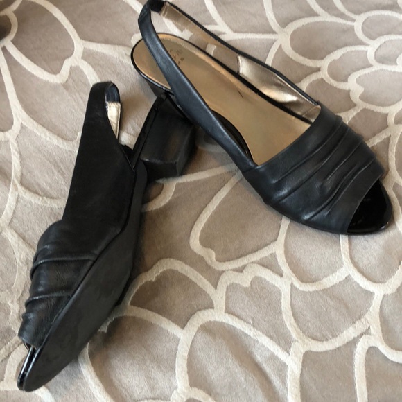 Black leather open toe heels - Picture 2 of 5